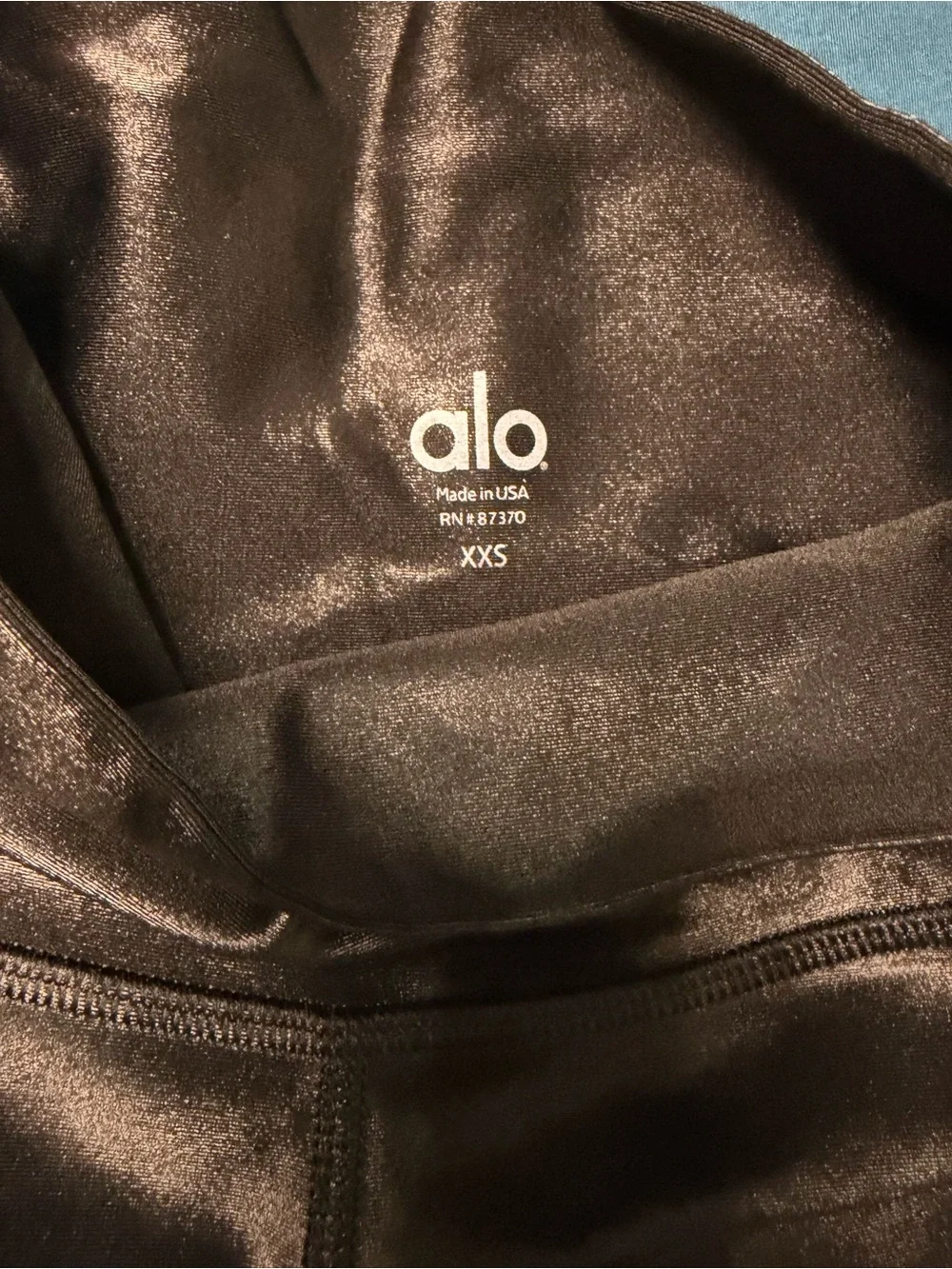 High-Waist Alo Black V-Front Leggings - Women's Activewear